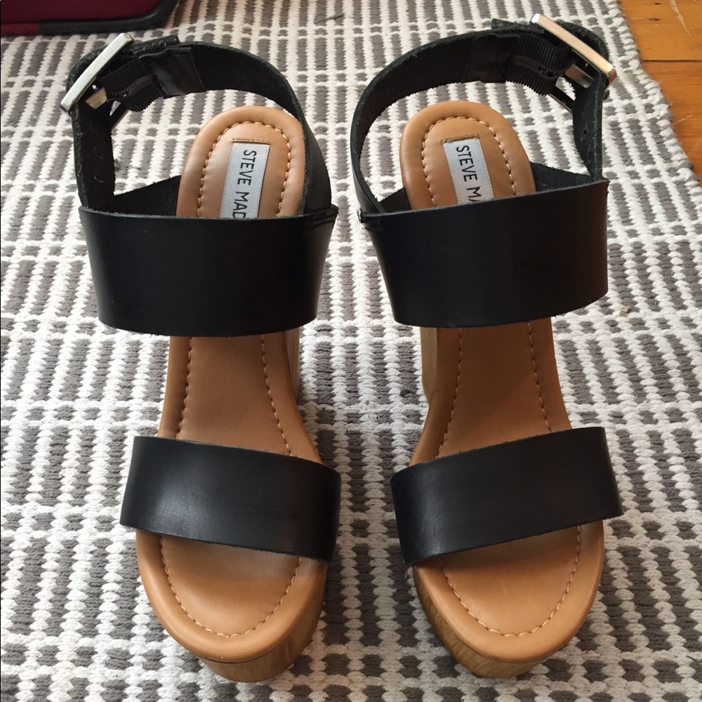 Black wedges